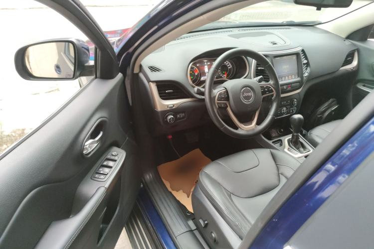 Used  Cherokee 2017 2.0L Superior Edition