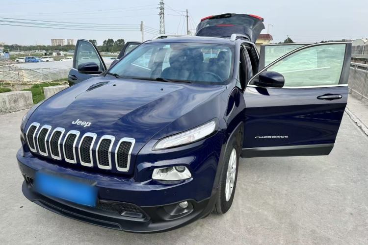 Used  Cherokee 2016 2.4L Leading Edition
