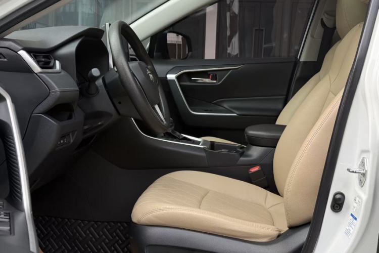 Used Toyota RAV4 2022 2.0L CVT 4x4 Fashion Edition
