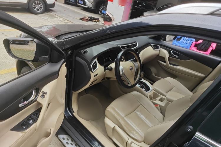 Used Nissan X-Trail 2015 2.0L CVT Comfort MAX Edition 2WD
