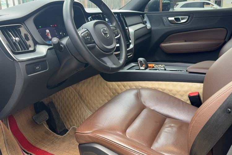 Used Volvo XC60 2023 B5 4x4 Smart Luxury Edition
