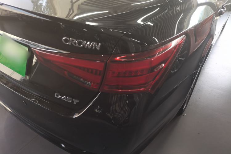 Used Toyota Crown 2015 2.0T Pioneer Edition
