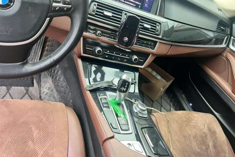 Used BMW 5 Series 2014 520Li Elegant Model
