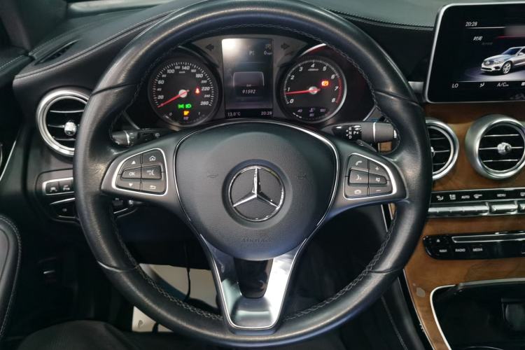 Used Mercedes-Benz GLC 2019 Facelift GLC 260 L 4MATIC Luxury Model
