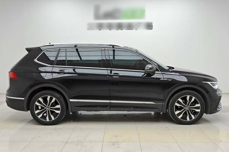 Used Volkswagen Tiguan L 2023 Restyled 330TSI Automatic Two-Wheel Drive R-Line Enhanced Comfort Version
