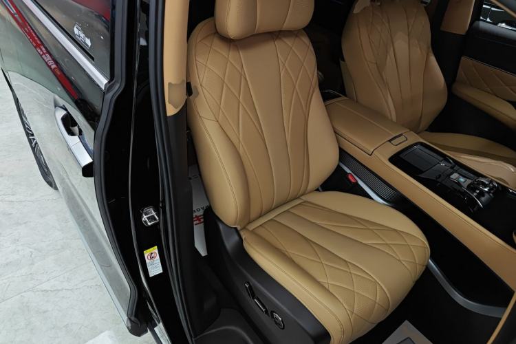 Used Denza D9 2025 DM-i Intelligent Drive 1020 Four-Wheel Drive Flagship Model
