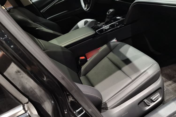 Used Toyota Camry 2024 Dual-Motor 2.0 HGVP Luxury Edition
