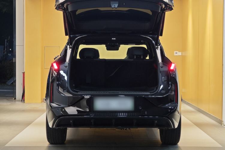 Used Lynk & Co 08 EM-P 2023 120km Long-Range Halo