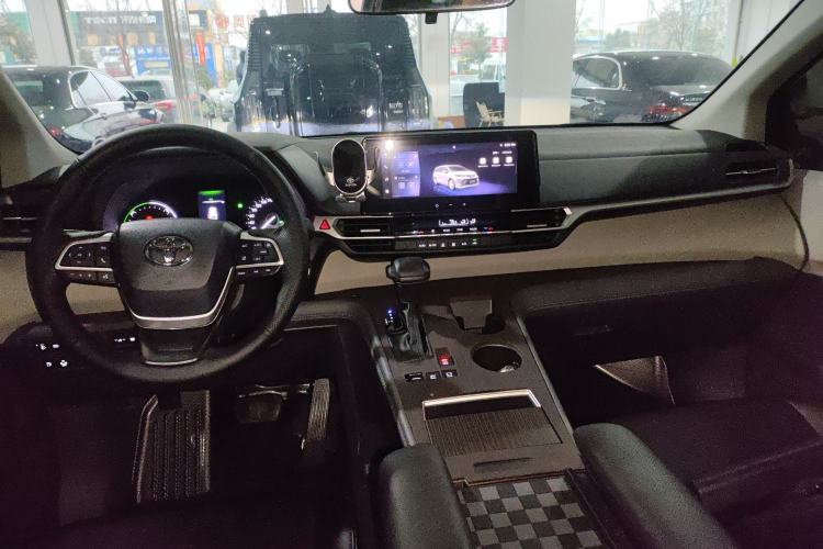 Used Toyota Sienna 2024 2.5L Hybrid Comfort Edition
