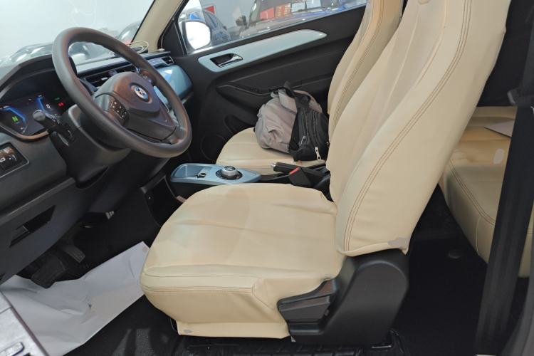 Used Brilliance Xinri i03A 2022 Online Booking Custom Edition
