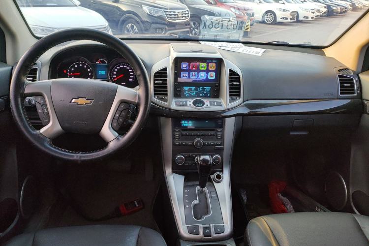 Used Chevrolet Captiva 2015 2.4L 4x4 Flagship Edition 7-Seater
