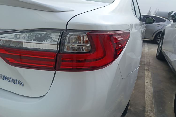 Used Lexus ES 2015 300h Comfort Edition
