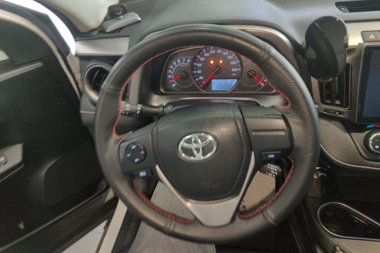 Used Toyota RAV4 2019 2.0L CVT Two-Wheel Drive Pioneer Edition China V Standard