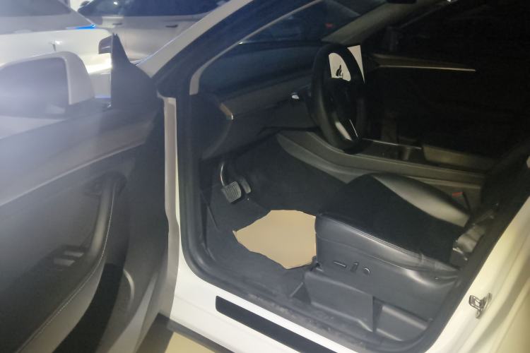 Used Tesla Model Y 2022 Long-Range All-Wheel-Drive Version
