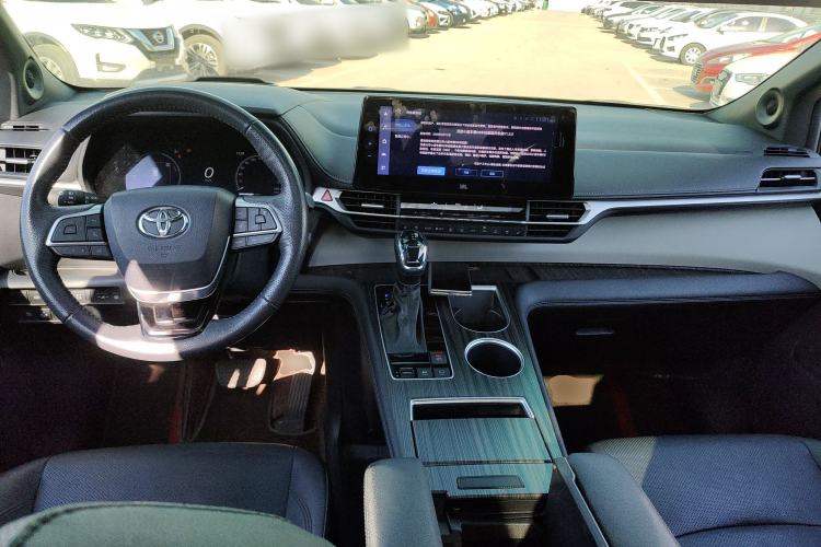 Used Toyota Granvia 2022 2.5L Hybrid Flagship Edition
