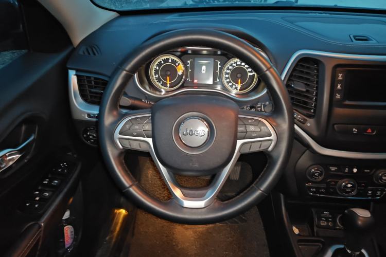 Used  Cherokee 2016 2.4L Leading Edition
