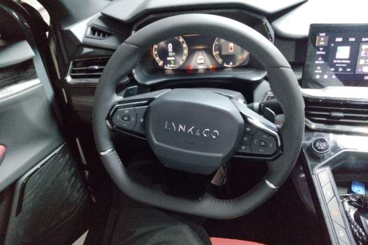 Used Lynk & Co 06 2020 1.5T JinPro model
