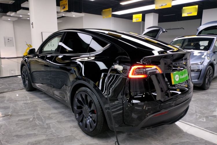 Used Tesla Model Y 2023 High-Performance All-Wheel-Drive Version