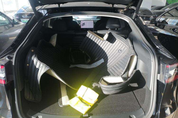 Used Tesla Model Y 2022 Long-Range All-Wheel-Drive Version
