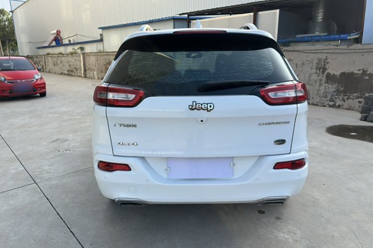 Used  Cherokee 2017 2.4L Professional Edition
