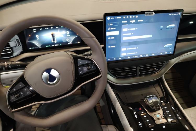 Used Denza D9 2022 DM-i 970 Four-Wheel Drive Prestige Model
