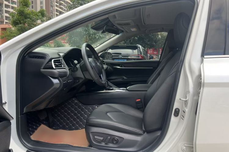 Used Toyota Camry 2021 2.0G Luxury Edition
