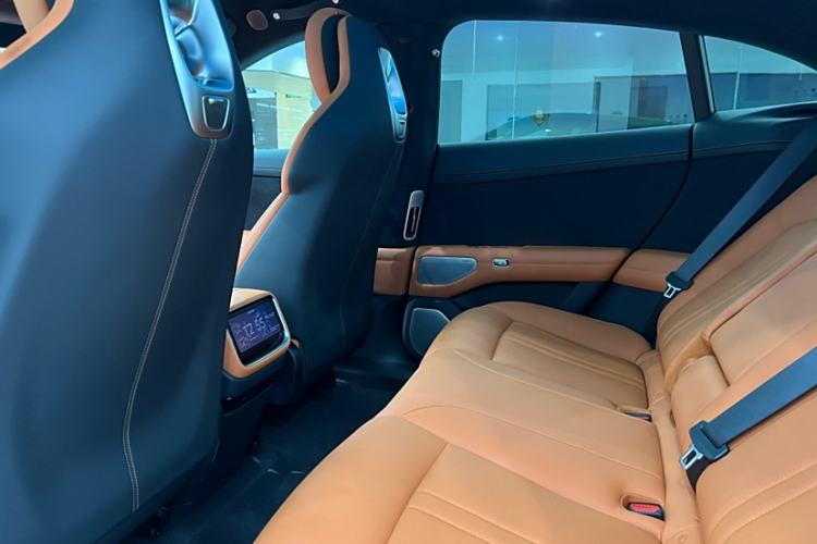 Used  YU7 2025 Ultra-Long Range High-Performance All-Wheel-Drive Max Edition
