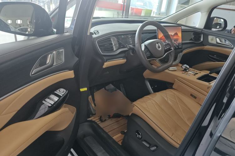 Used Denza D9 2024 DM-i 980 Four-Wheel Drive Prestige Model
