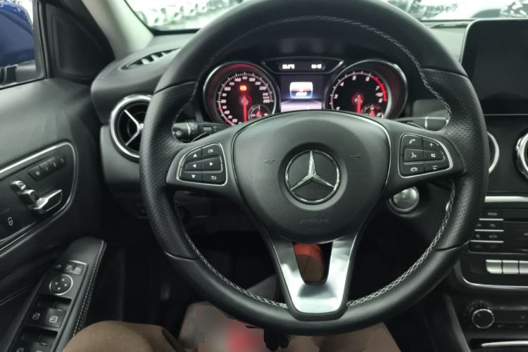 Used Mercedes-Benz GLA 2017 GLA 200 Fashion Model
