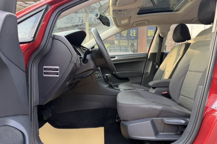 Used Volkswagen Golf 2015 1.4TSI Automatic Comfort Model
