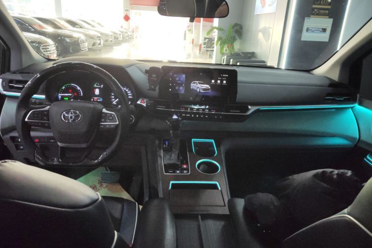 Used Toyota Sienna 2024 2.5L Hybrid Comfort Edition
