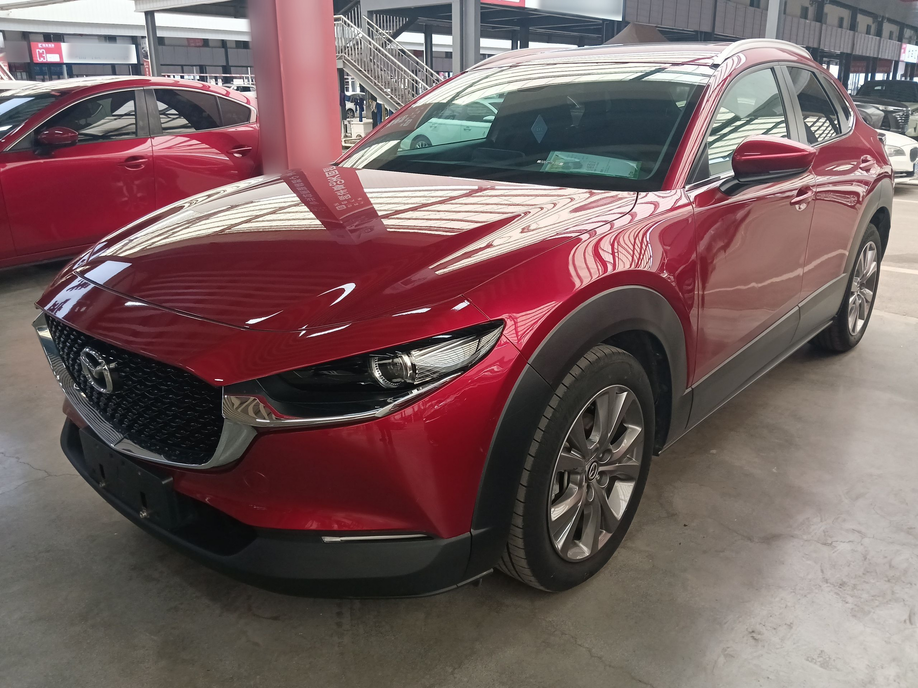 Под передней частью автомобиля