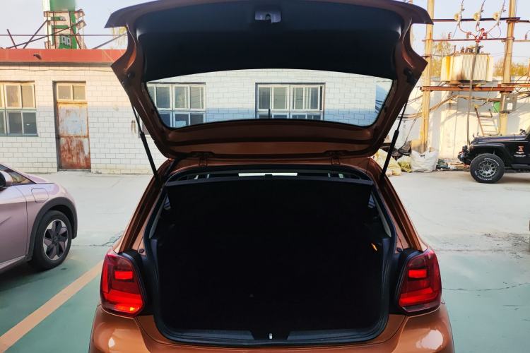 Used Volkswagen Polo 2014 1.6L Cross Polo Automatic
