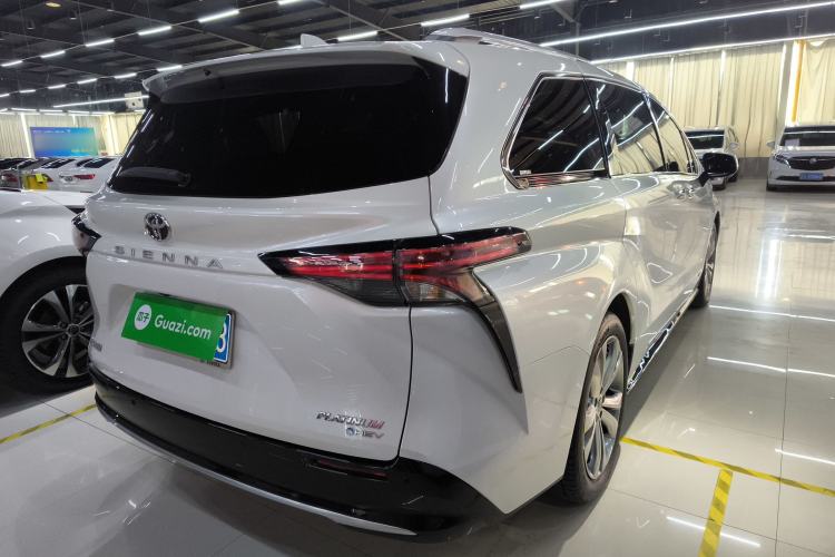 Used Toyota Sienna 2024 2.5L Hybrid Platinum Edition