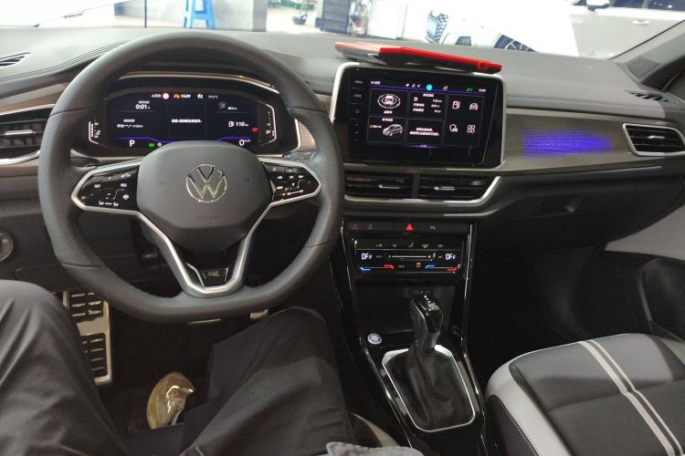 Used Volkswagen T-ROC 2023 300TSI DSG Two-Wheel-Drive Chen Guang Edition
