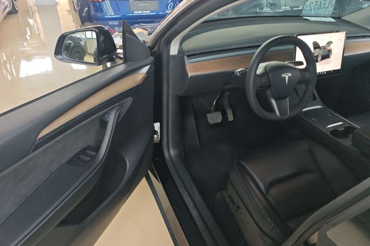 Used Tesla Model Y 2022 Rear-Wheel-Drive Version
