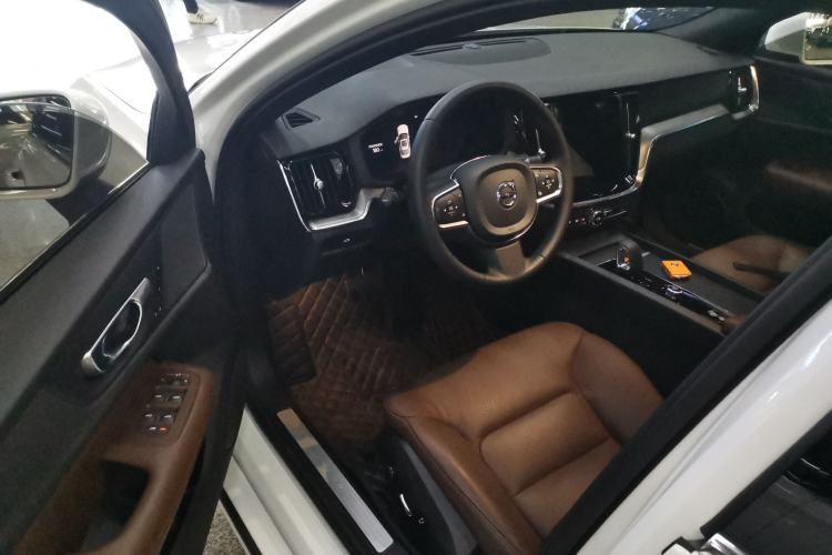 Used Volvo S60 2024 B4 Zhiyi Luxury Edition
