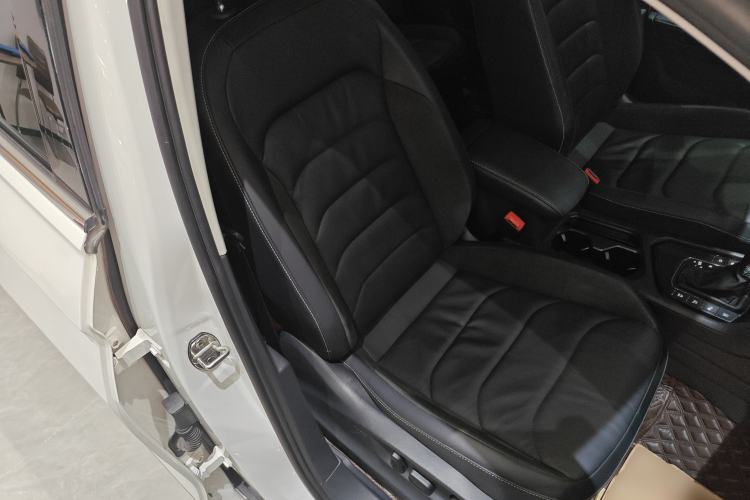 Used Volkswagen Tiguan L 2021 330TSI Automatic Two-Wheel Drive Smart Edition
