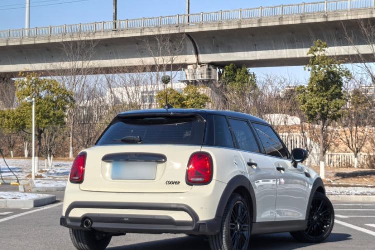 Used  MINI 2022 Updated 1.5T COOPER Artist Five-Door Edition
