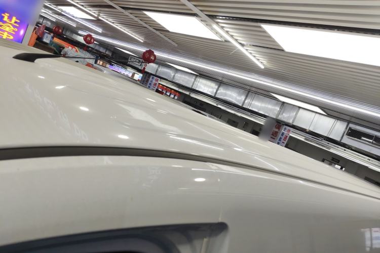 Used Wuling Yangguang 2024 300KM Comfort Version Passenger Van 75kW