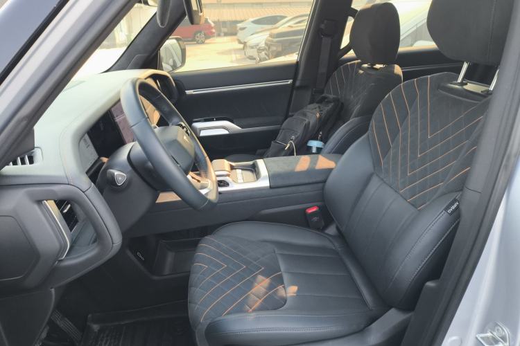 Used  G318 2024 Four-Wheel-Drive Air Suspension Model
