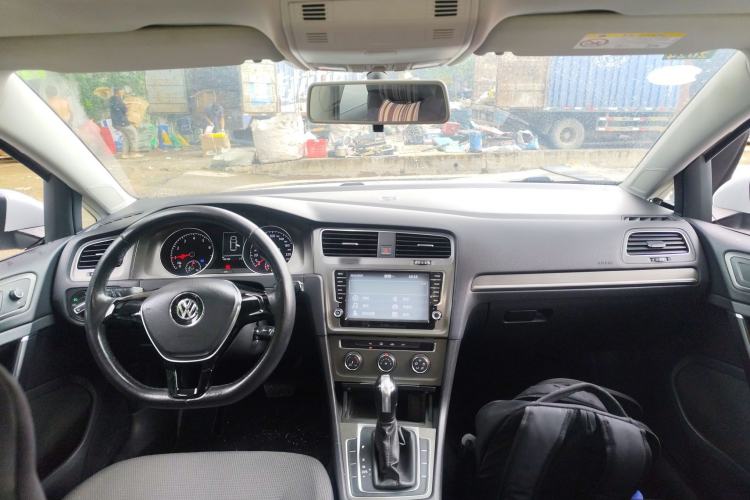 Used Volkswagen Golf 2016 230TSI Automatic Comfort Version
