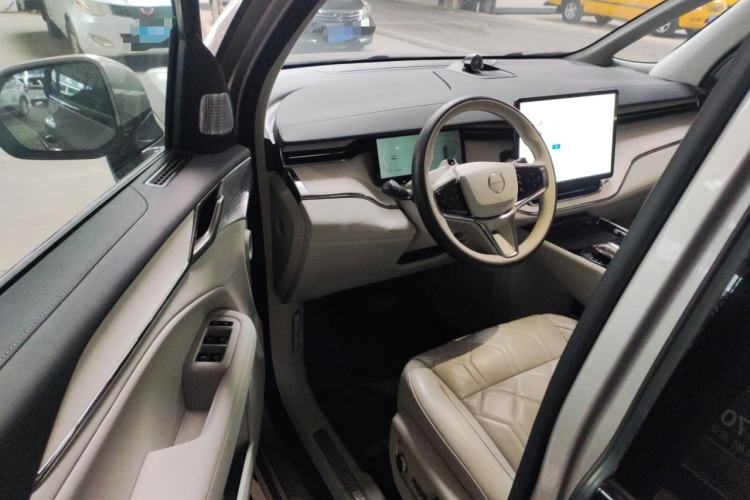 Used Volvo EM90 2025 Ultra Six-Seater