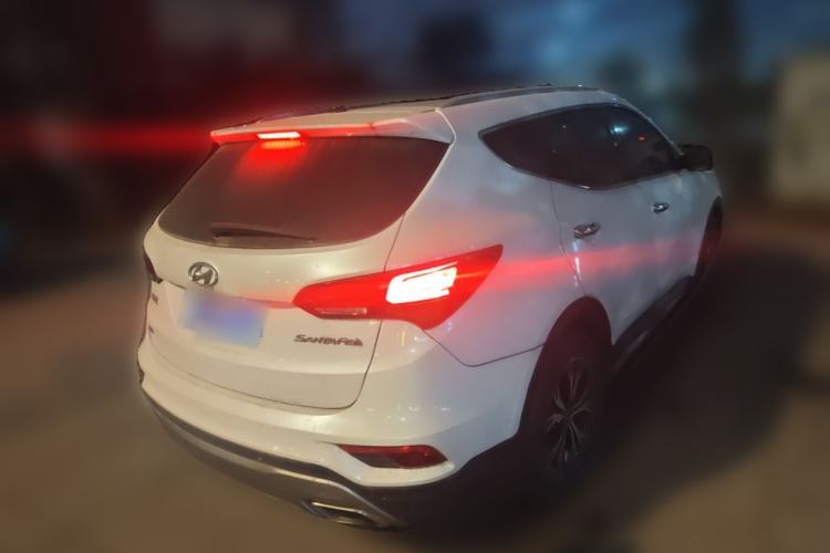 Used Hyundai Santa Fe 2017 2.4L Automatic Two-Wheel Drive Smart Version 5 Seats
