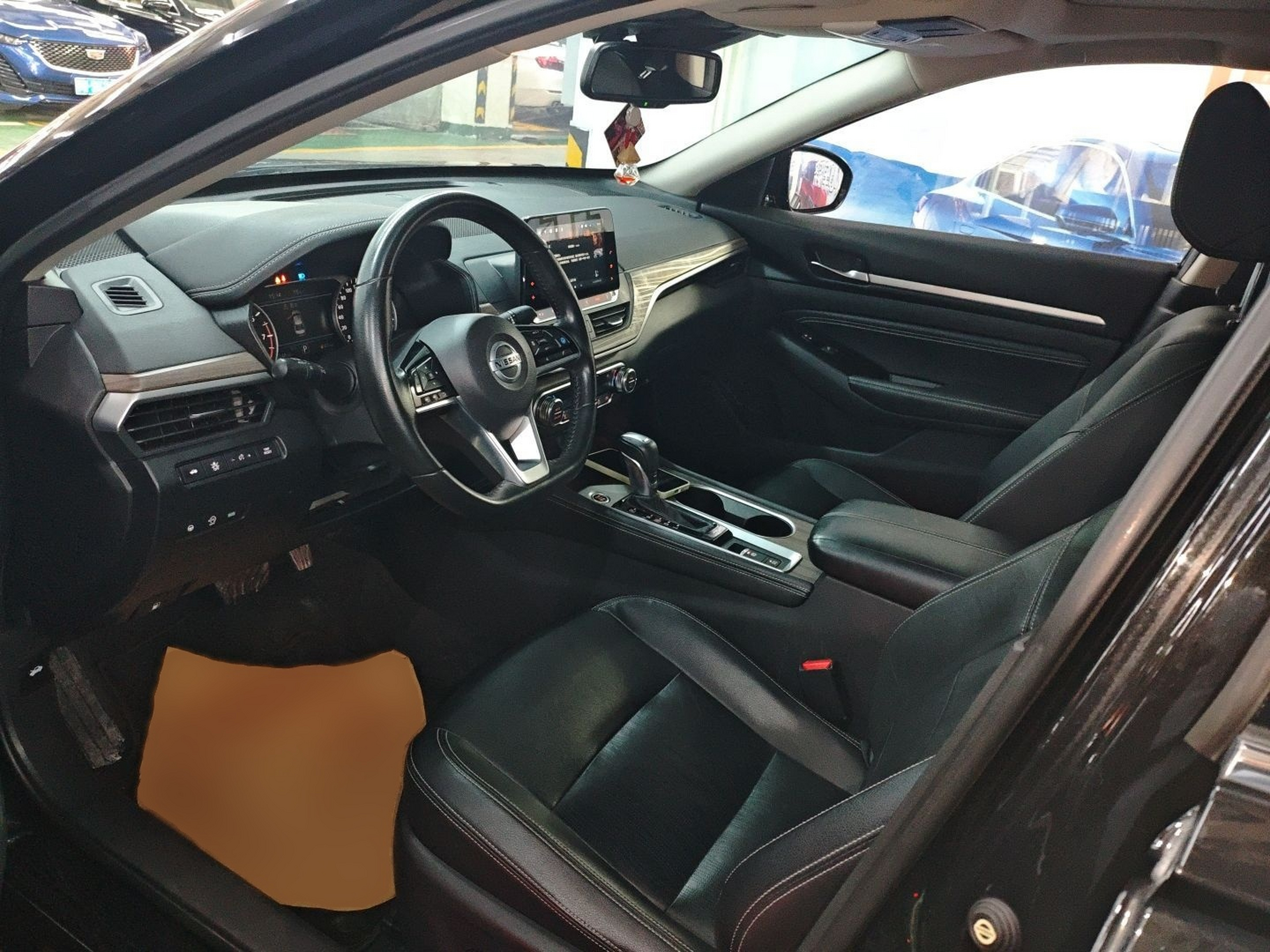 Переднее сиденье в автомобиле