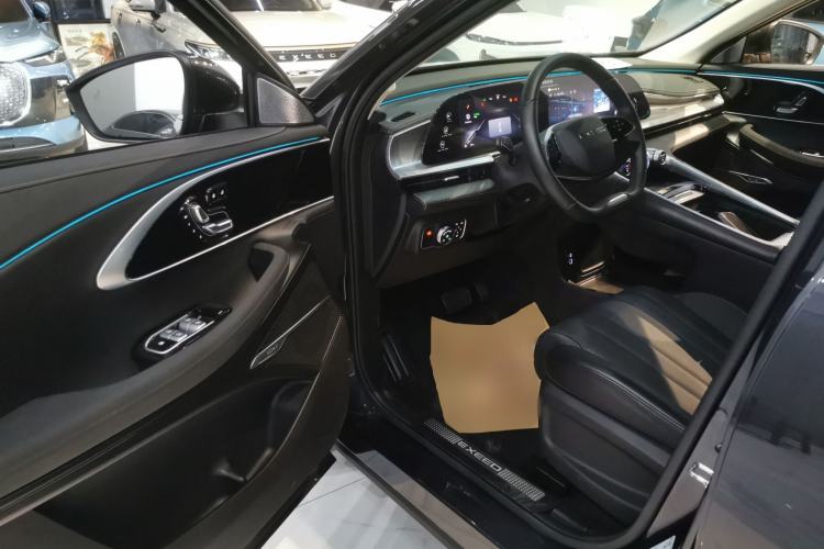 Used  Lingyun 2024 300T Two-Wheel Drive Starlight Edition
