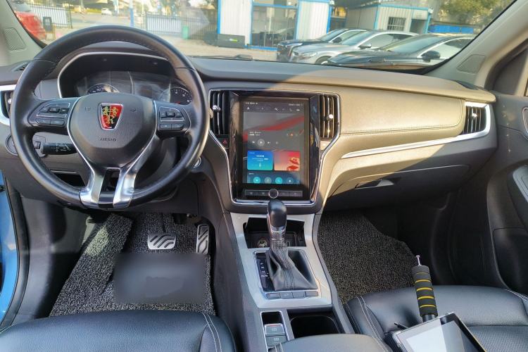 Used Roewe RX5 2016 20T Two-Wheel Drive Automatic Internet Smart Edition
