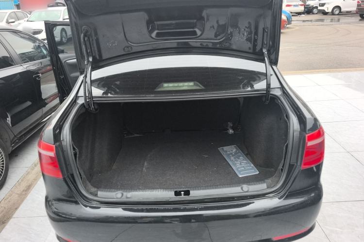 Used Volkswagen Lavida 2013 Revised Classic 1.6L Automatic Fashion Edition