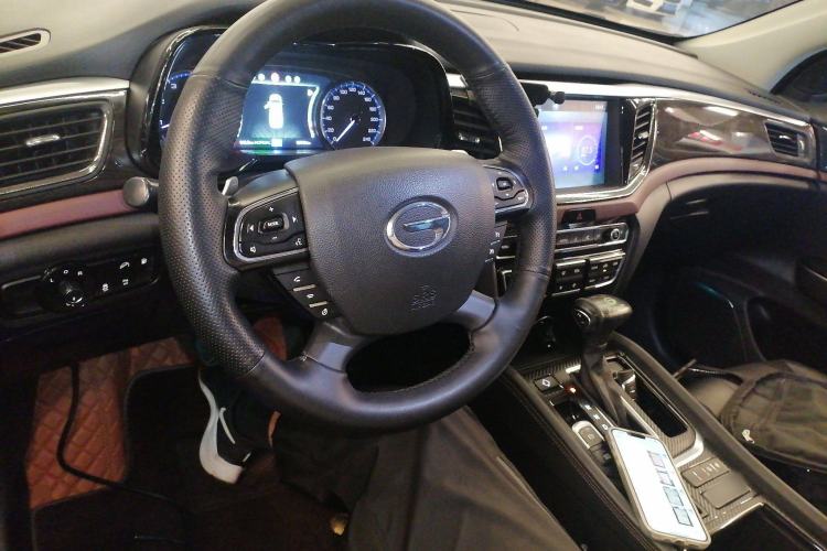 Used GAC Trumpchi GS8 2017 320T Two-Wheel Drive Luxury Smart Connectivity Version (7 Seats)