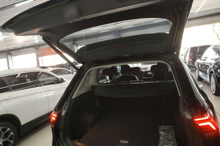 Used Volkswagen Tiguan L 2023 330TSI Automatic Two-Wheel Drive R-Line Enjoyment Edition